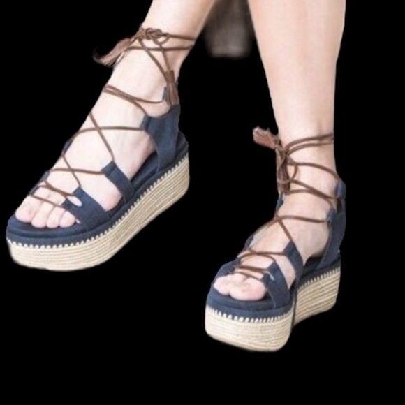 Stuart Weitzman Romanesque Lace-Up Platform Sandal 9 - Picture 2 of 16